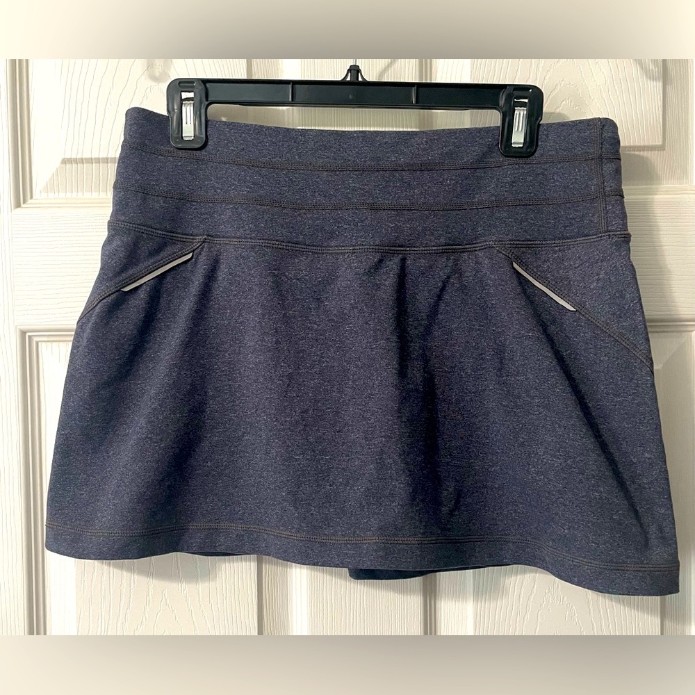 Athleta Women’s Size Medium Relay Tennis Skort Grip Shorts Grey Bright Green EUC